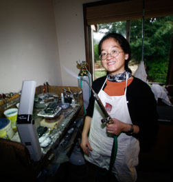 Studio Discovery Tour artist Ling-Yen Jones