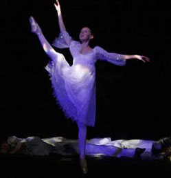 Joselyn Malik in The Wizard of Oz, December, 2008 at the Gualala Arts Center