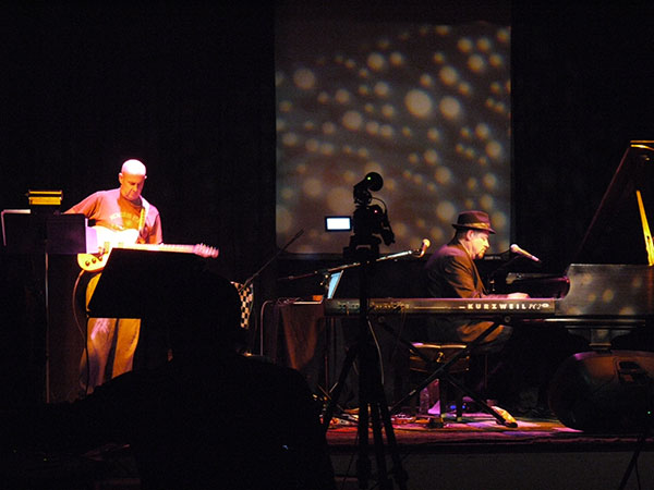 Bob Bralove & Henry Kaiser; photo by PT Nunn