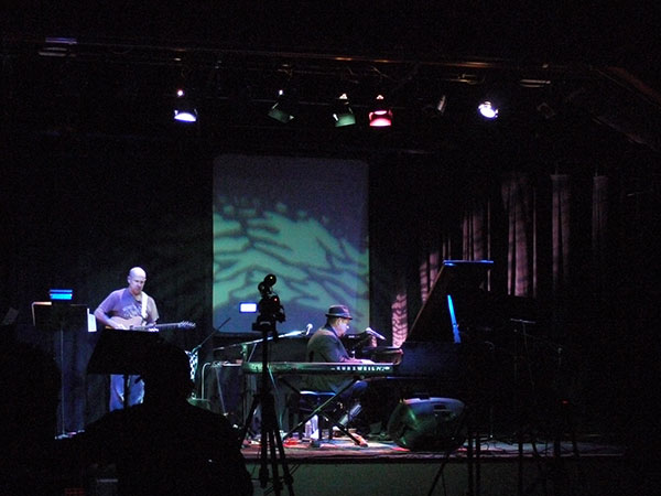 Bob Bralove & Henry Kaiser; photo by PT Nunn