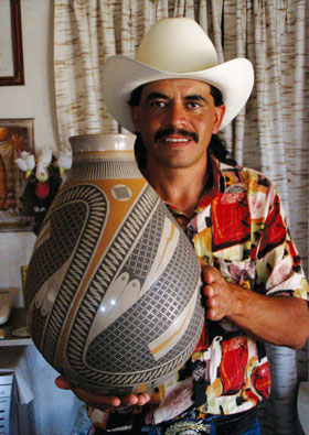 Jerardo Tena with olla