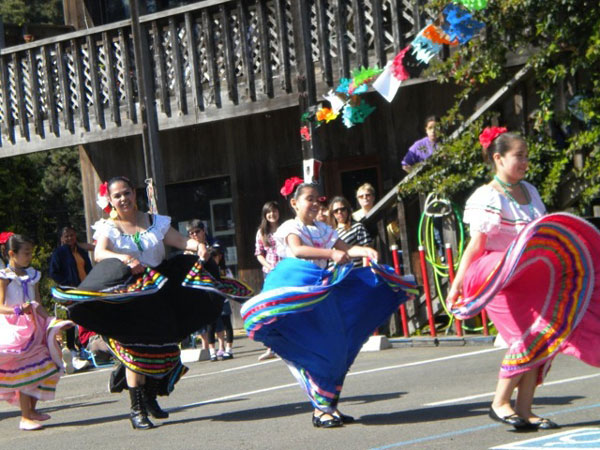 Folkloric Dancers