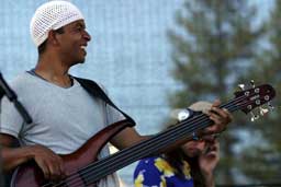 Kai Eckhardt (bass)